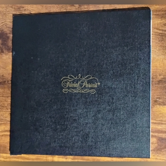 Trivial Pursuit Blue Master Game Young Players Edition - Picture 9 of 12